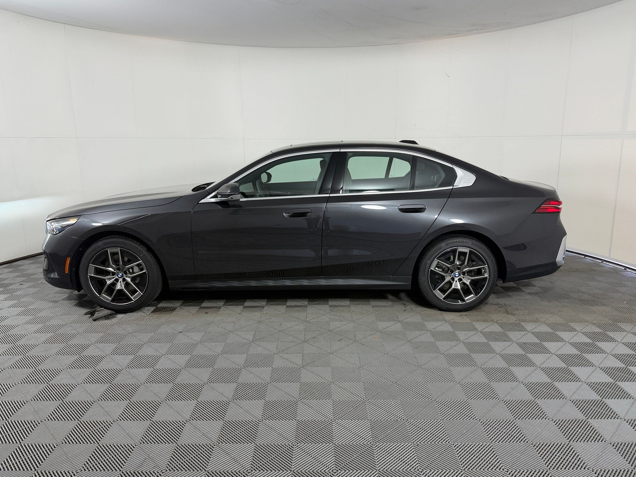 bmw 5 series 2027 WBA43FJ06VCX95780 image bmw 5 series 2027 WBA43FJ06VCX95780 image